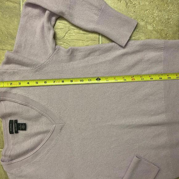 Halogen 100% Cashmere Sweater Women’s M Lavender Purple V-Neck Soft Luxury Knit - Picture 6 of 6
